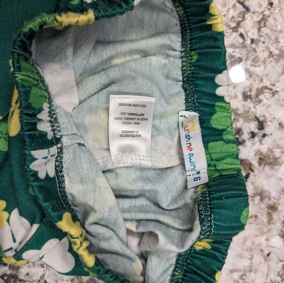 Size 6 four leaf clover pants - Picture 2 of 2